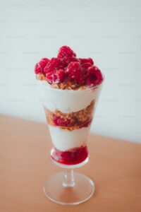 Greek Yoghurt Protein Parfait for Athletes: 30g Protein in 5 Minutes