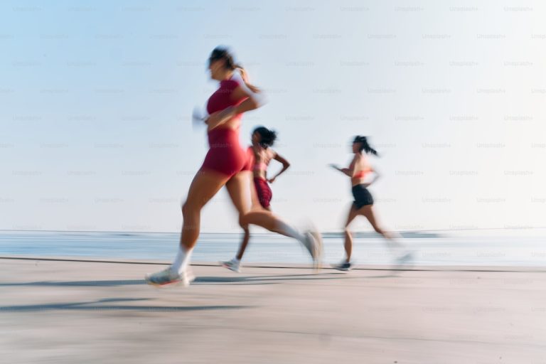 Best Triathlon Nutrition for Long Course Racing 2026: Gels, Drinks and Bars