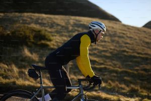 Best Triathlon Arm Warmers 2026: Spring and Autumn Racing Essentials