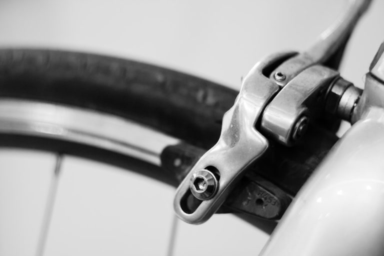 How to Fix a Flat Tyre During a Triathlon Race