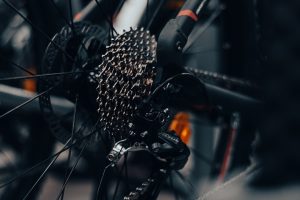 Shimano vs SRAM for Triathlon Bikes: Which Groupset Should You Choose in 2026?