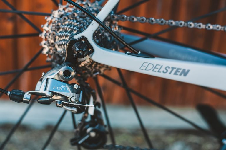 Zipp 404 Firecrest vs DT Swiss ARC 1100 Dicut: Triathlon Wheelset Comparison