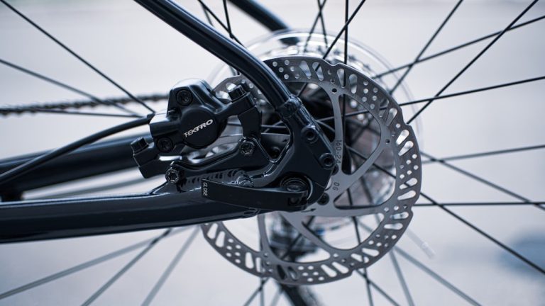 Disc Brakes vs Rim Brakes for Triathlon Bikes: Which Should You Choose?