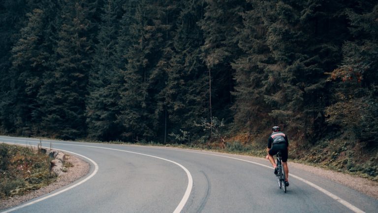 How to Choose an Aero Road Helmet for Triathlon: Vents vs Aero Explained