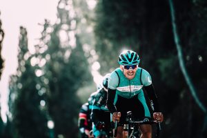 Aero Helmet vs Standard Road Helmet: Which Should You Choose for Sprint and Olympic Triathlon?
