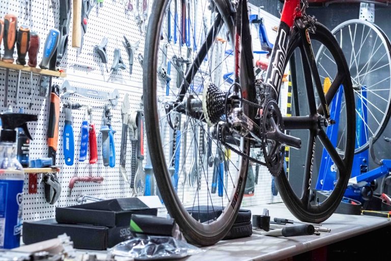 How to Set Up a Home Turbo Trainer “Pain Cave” for Winter Training